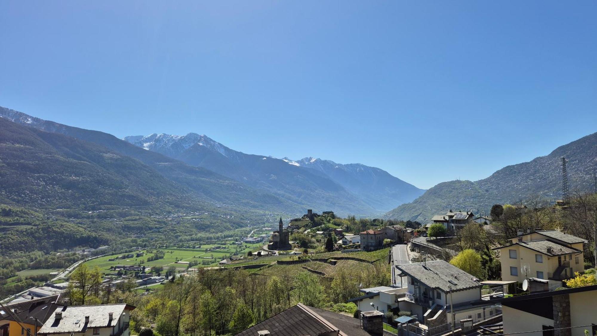 Typical Apartment In Valtellina Sondrio Exterior foto